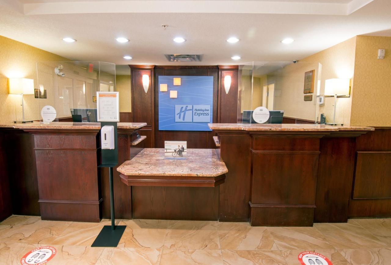 Holiday Inn Express Hotel & Suites Edson By Ihg Extérieur photo