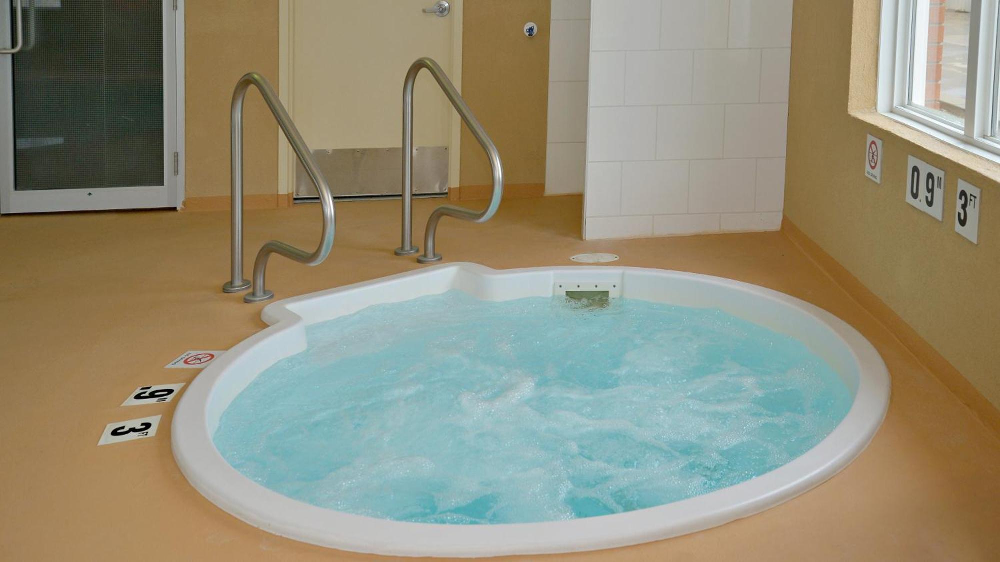 Holiday Inn Express Hotel & Suites Edson By Ihg Extérieur photo