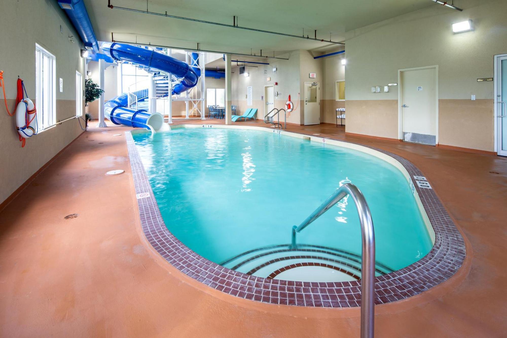 Holiday Inn Express Hotel & Suites Edson By Ihg Extérieur photo