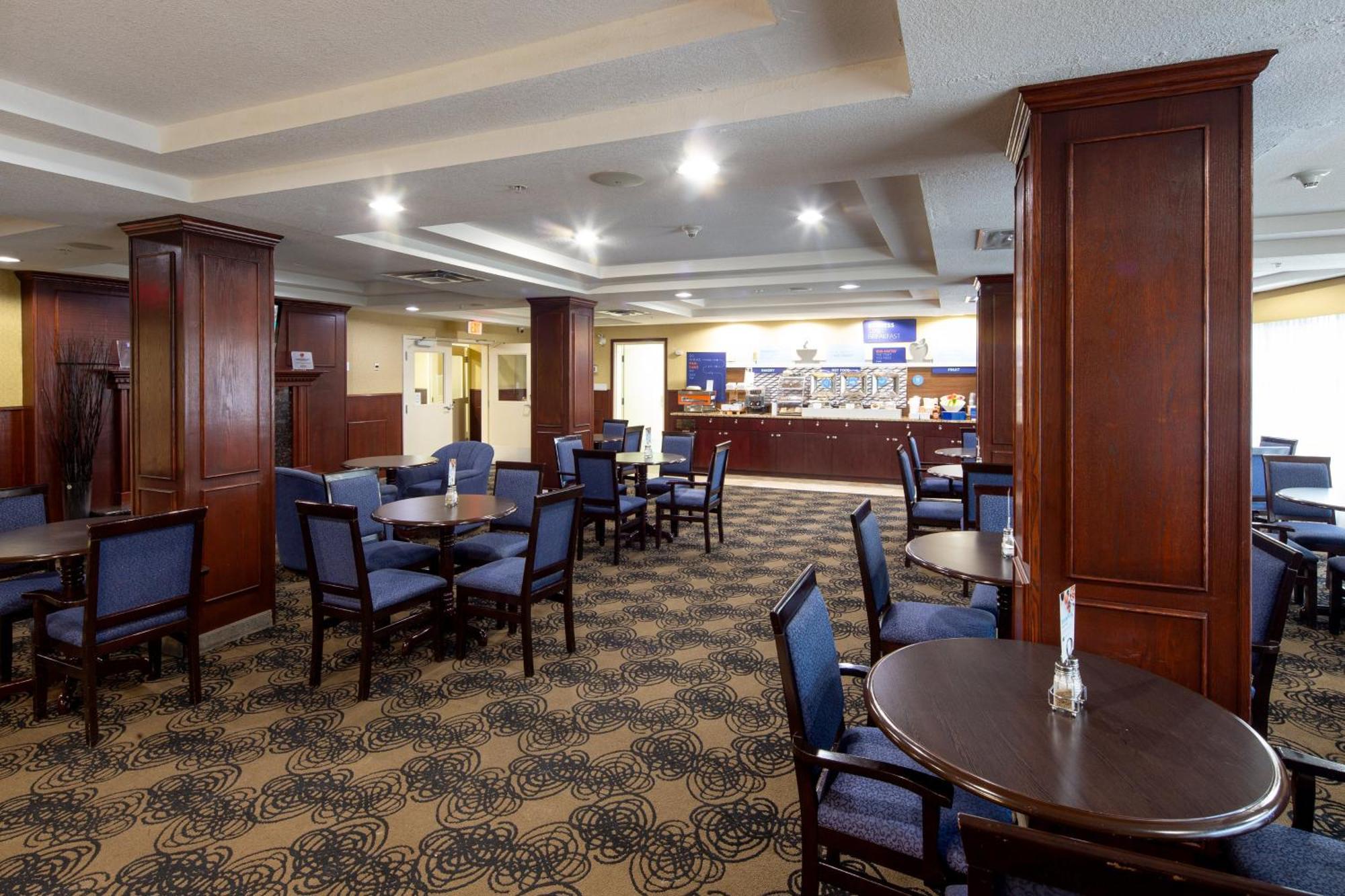 Holiday Inn Express Hotel & Suites Edson By Ihg Extérieur photo