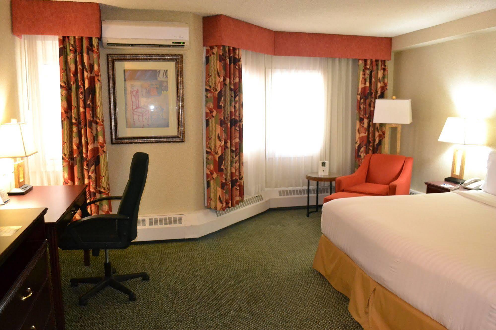 Holiday Inn Express Hotel & Suites Edson By Ihg Extérieur photo