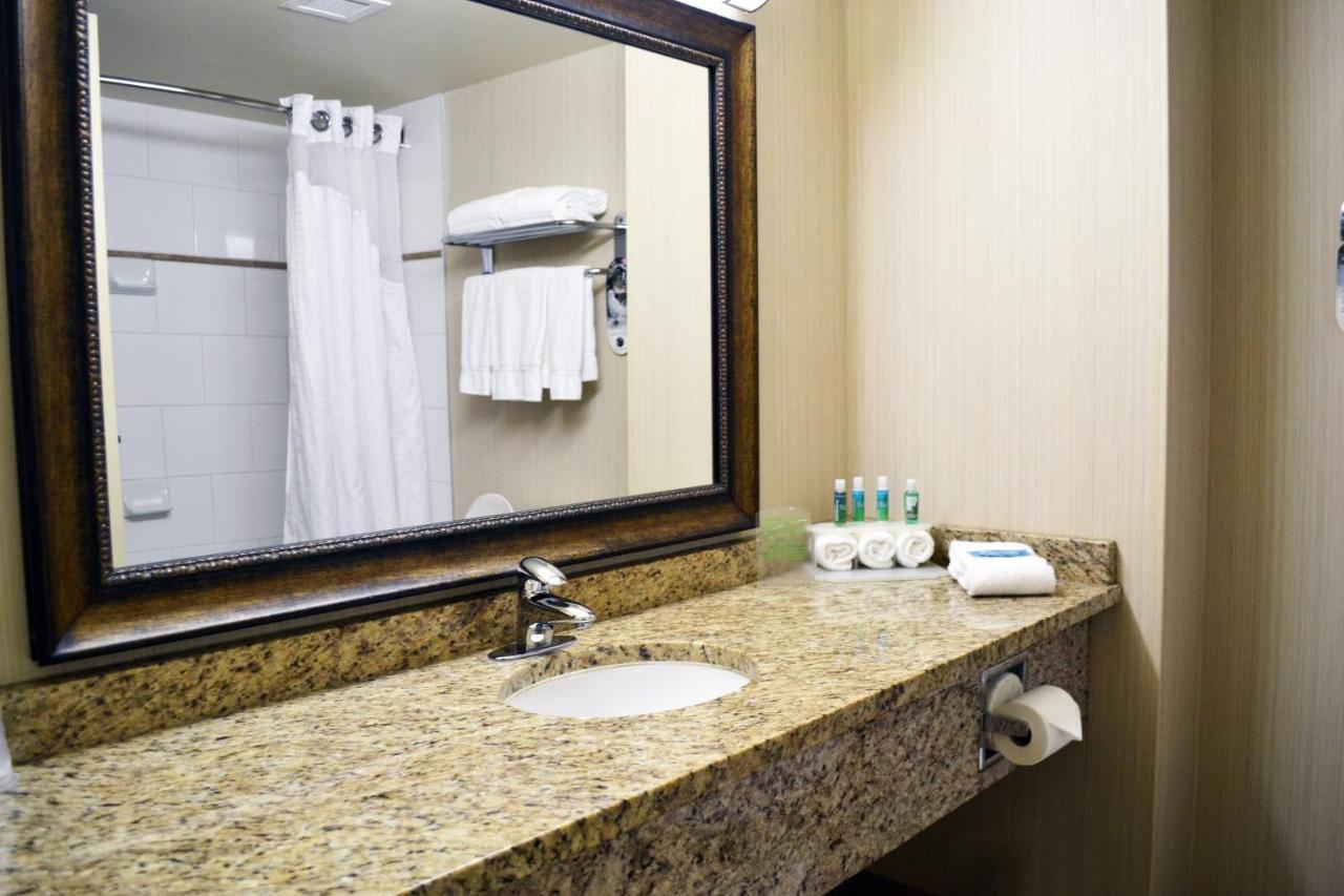 Holiday Inn Express Hotel & Suites Edson By Ihg Extérieur photo