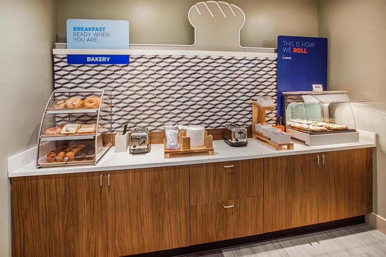 Holiday Inn Express Hotel & Suites Edson By Ihg Extérieur photo